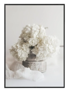 Bílé květy ve váze